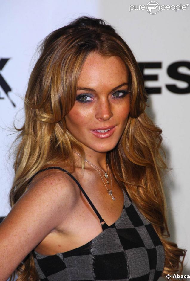 Lindsay Lohan... nous invite à une petite partie d'échecs sur sa robe... mat ! 