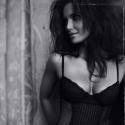 La superbe Padma Lakshmi... sait mettre en valeur la lingerie comme personne !