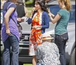  SCÈNE 1 :  Sa maquilleuse lui apprend une affreuse nouvelle... Courteney n'en revient pas ! Sa copine Busy l'aurait copiée ? 