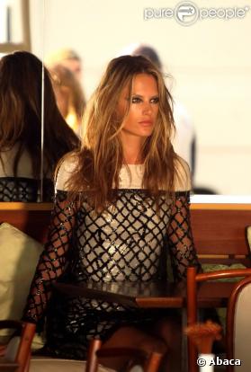 Alessandra Ambrosio en plein travail à Rio de Janeiro