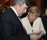 Cocktail party organisée à Buckingham par la reine Elizabeth : Gordon Brown et Angela Merkel 