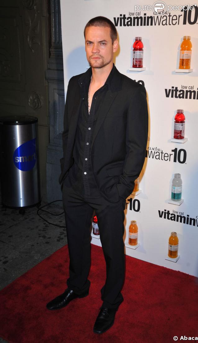 Shane West lors de la soirée de lancement de la gamme de boisson Vitamin Water 10 à Broadway à New York le 2 avril 2009