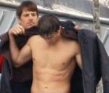 Ashton Kutcher sur le tournage de Five Killers, le 2 avril 2009, au port de Nice !