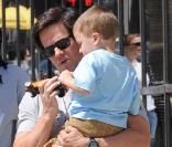 Mark Wahlberg et son fils Michael. 04/04/09