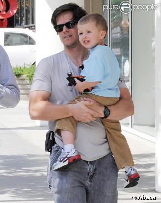 Mark Wahlberg et son fils Michael. 04/04/09
