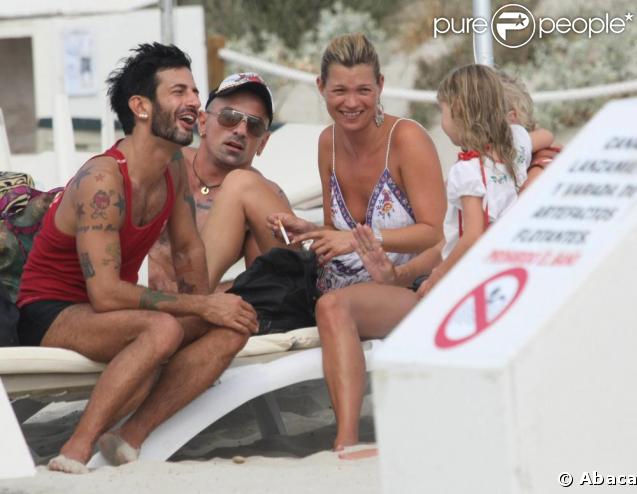 Marc Jacobs est tellement ami avec Kate Moss, que le duo part en vacances ensemble ! 