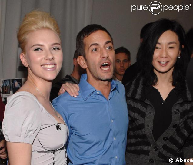 Marc Jacobs et Scarlett Johansson, une grande histoire. Il en a fait sa muse pour Louis Vuitton. 