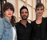 Marc Jacobs entouré des belles Cécile Cassel et Louise Bourgoin au défilé Vuitton en mars 2009 à Paris. Même les Françaises l'adorent ! 