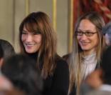 Consuelo Remmert aux côtés de sa demi-soeur Carla Bruni  