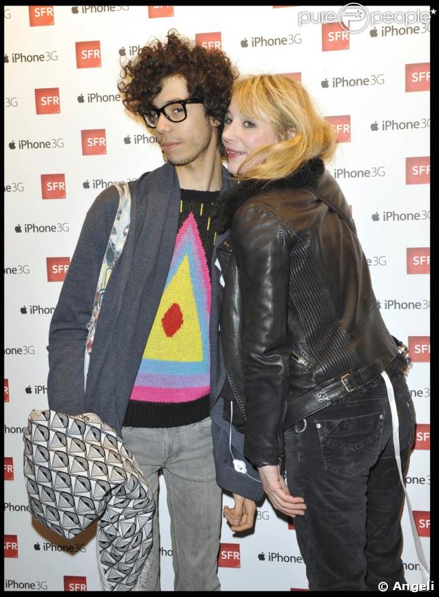 Sliimy et Julie Depardieu, au Studio SFR, à l'occasion du lancement de l'iPhone 3G, le 7 avril 2009 !