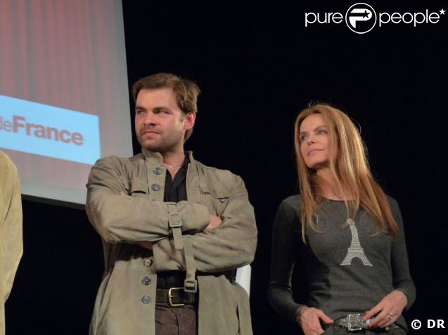 Clovis Cornillac et Cyrielle Claire, membres du jury, lors de la soirée des Apprentiscènes à l'espace Pierre Cardin le 3 avril 2009