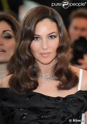 Monica Bellucci maquillée et coiffée  