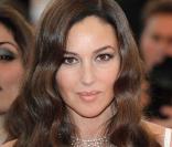 Monica Bellucci maquillée et coiffée  