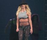 Britney Spears en plein show à Los Angeles hier soir