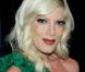 Quand Tori Spelling trop maigre... impose le vert à son mari et ses deux adorables enfants... pour sa promo !