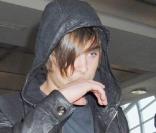 Zac Efron débarque à l'aéroport de Los Angeles après avoir fait la promotion de son film à l'autre bout du pays, la veille. 