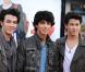 Les Jonas Brothers étaient hier à Los Angeles pour la promotion de "17 ans encore", aux côtés de Zac Efron