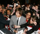 La tournée promotionnelle de Zac avait été un succès à Paris où les fans l'attendaient 