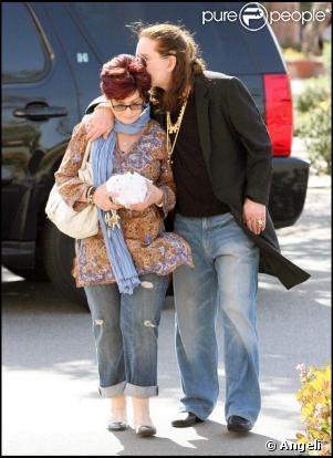Sharon et Ozzy Osbourne en balade shopping en amoureux hier