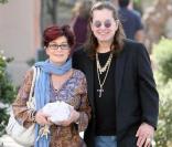 Sharon et Ozzy Osbourne en balade shopping en amoureux hier