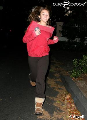Miley Cyrus en pleine course près de chez elle à Los Angeles