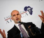 Billy Zane à la conférence de presse du sommet qui aura lieu la semaine prochaine et qui réunira les 15 premières dames de 15 pays d'Afrique. 16/04/09