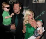 Tori Spelling, son époux Dean McDermott et leurs deux enfants Liam et Stella 