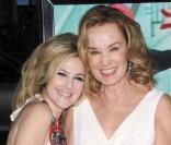 Drew Barrymore et Jessica Lange lors de la première du téléfilm de HBO au Grauman's Chinese Theatre à Los Angeles le 16 avril 2009