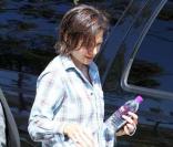 Katie Holmes en mode petite mine et look à mettre à la poubelle ! 