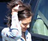 Katie Holmes en mode petite mine et look à mettre à la poubelle ! 