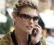 En bonne modeuse qui se respecte, Linda Evangelista est également fan de shopping. Quelque soit l'endroit où elle se trouve, comme ici place Vendôme à Paris, la jolie Canadienne trouve son bonheur ! 