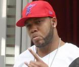 Flo Rida quitte l'hôtel Serf, à Paris, le 23 avril 2009