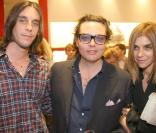 Emanuelle della Valle entouré par Karine Roitfeld et Wladimir Restoin-Roitfeld lors de la soirée Hogan organisée en l'honneur de l'association Best Buddies, le 23/04/09