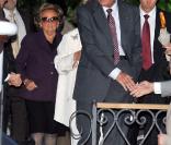 Les invités se dirigent vers le Punta Della Dogana à Venise pour le dîner précédant la célébration du mariage de Salma Hayek et François-Henri Pinault le 24 avril 2009 : Jacques et Bernadette Chirac 
