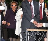 Les invités se dirigent vers le Punta Della Dogana à Venise pour le dîner précédant la célébration du mariage de Salma Hayek et François-Henri Pinault le 24 avril 2009 : Jacques et Bernardette Chirac 