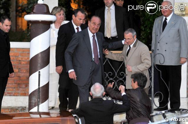 Les invités se dirigent vers le Punta Della Dogana à Venise pour le dîner précédant la célébration du mariage de Salma Hayek et François-Henri Pinault le 24 avril 2009 : Jacques Chirac 