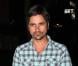 John Stamos d'Urgences passe une soirée en solitaire... enfin pas tant que ça !