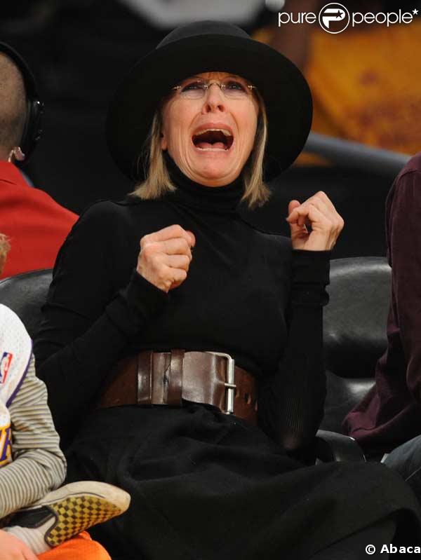 Diane Keaton assiste à un match de basketball des Lakers en compagnie de son fils Duke