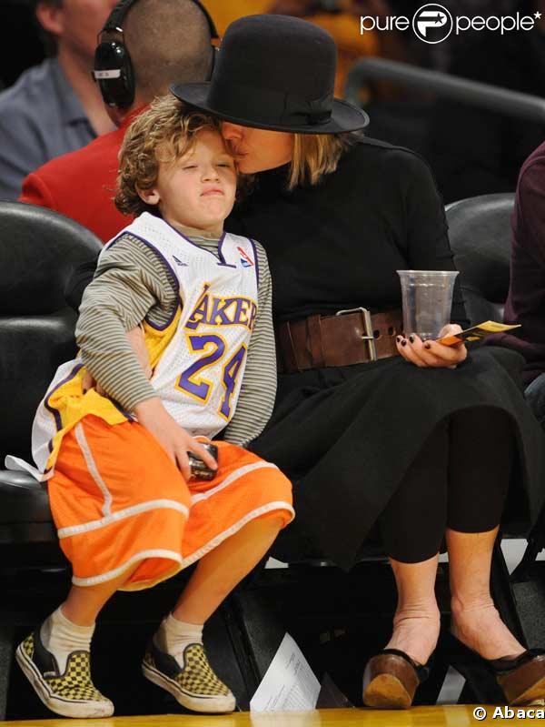 Diane Keaton assiste à un match de basketball des Lakers en compagnie de son fils Duke