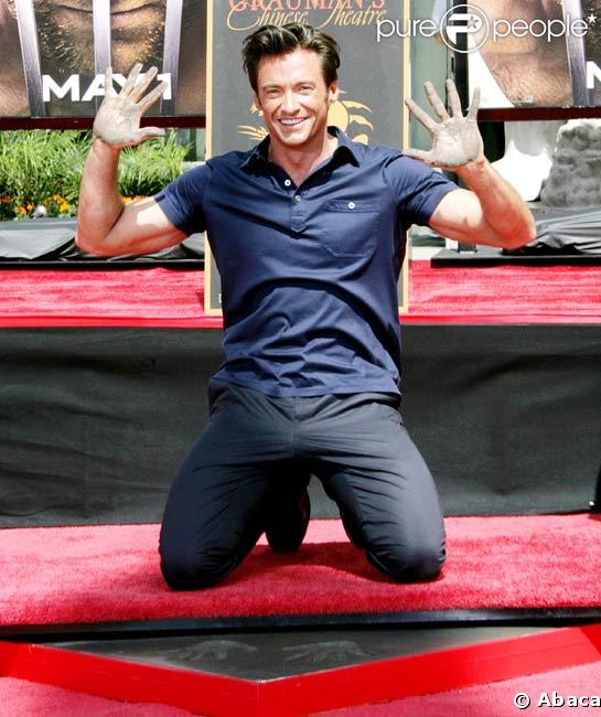 Hugh Jackman laisse ses empreintes sur Hollywood Boulevard en avril 2009 