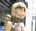 Paris Hilton fait du shopping pour son chien