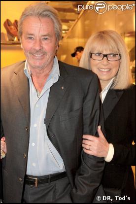 Alain Delon et Mireille Darc lors de la soirée Tod's, rue du Faubourg St Honoré, le 28/04/09