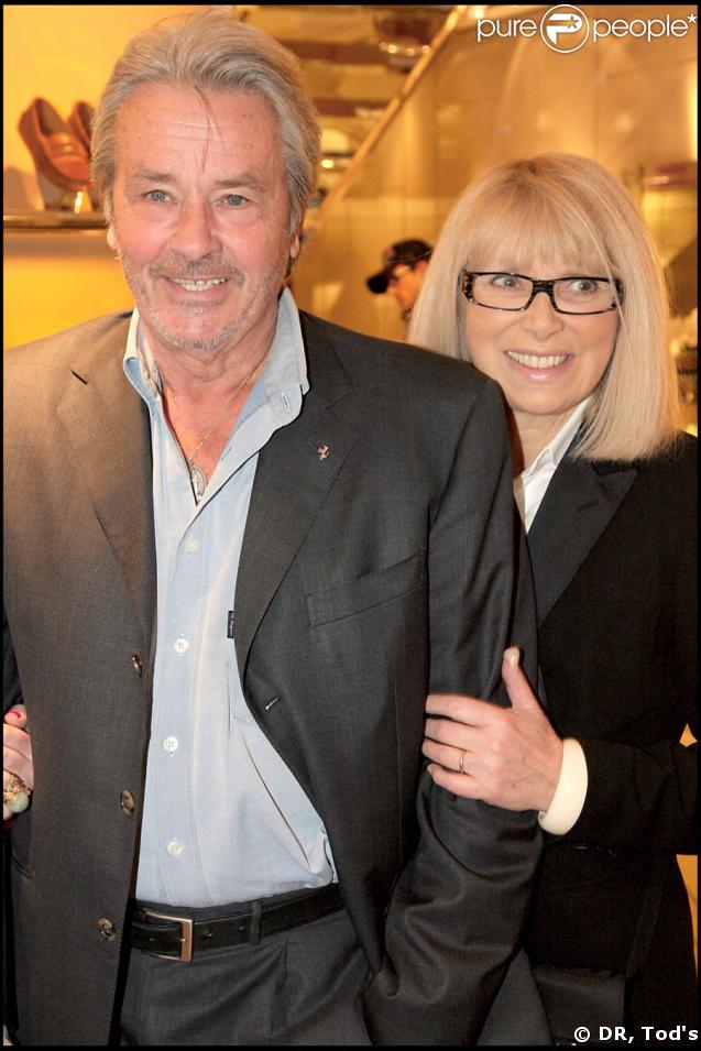 Alain Delon et Mireille Darc lors de la soirée Tod's, rue du Faubourg St Honoré, le 28/04/09