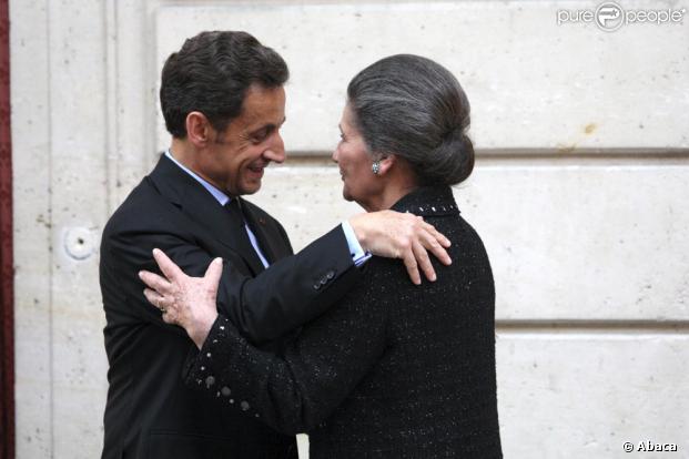Simone Veil est faite Grand Officier de la Légion d'honneur par le Président Sarkozy