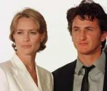 Robin Wright Penn et Sean Penn en 1997, lors d'un tapis rouge à Los Angeles au début de leur amour 