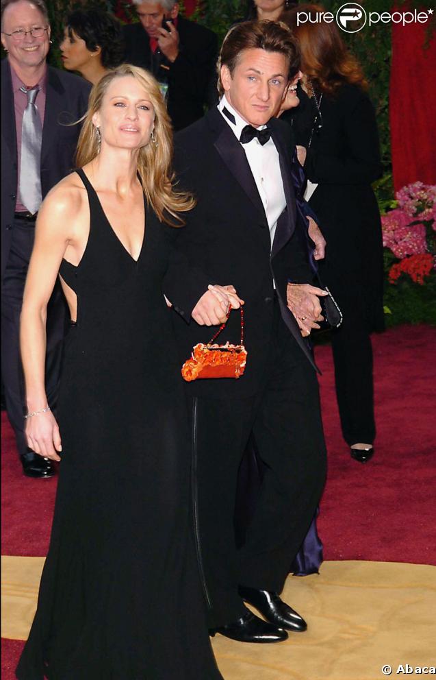Sean Penn et Robin Wright Penn aux Oscars 2004, un couple plein d'amour 