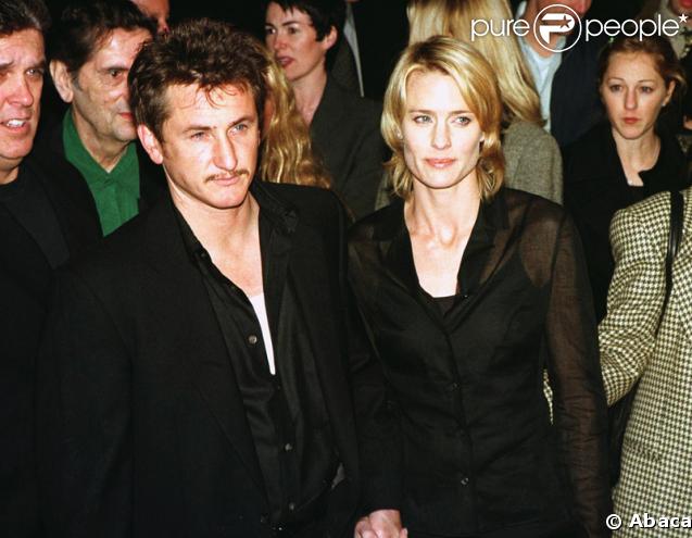 Sean Penn et Robin Wright Penn lors d'une première en 1999 
