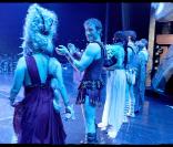 La troupe achève la dernière parisienne de Cléopâtre, au Palais des Sports, avec bonheur ! 