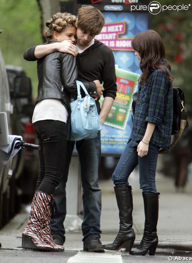 Chace Crawford sur le tournage de Twelve en compagnie d'Emma Roberts, le 4 mai 2009 à New York !
