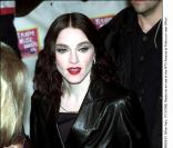 Madonna prête son image à Sunsilk : style 1998